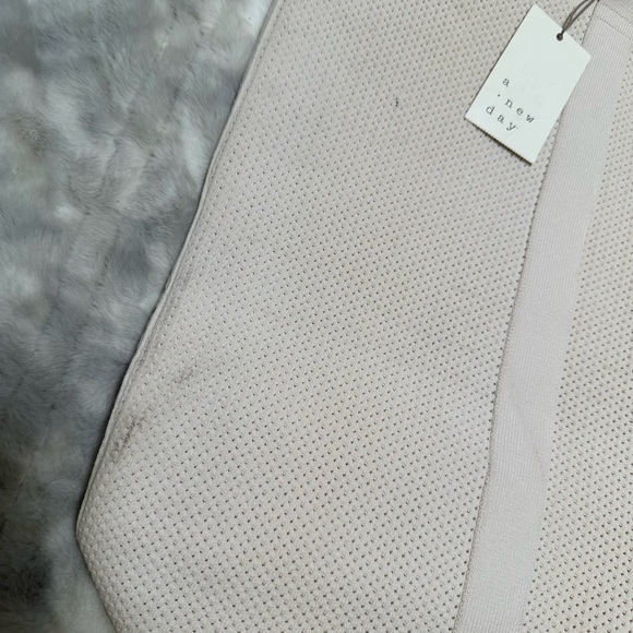 NEW ~ A New Day Tote Cream - Picture 2 of 6